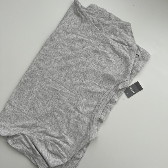 BRAND NEW Aerie Graphic T-Shirt - Picture 3 of 3